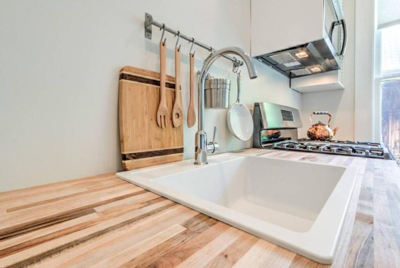 Appartamento Miraculously Modern In A Vintage Shell Midtown Memphis Esterno foto